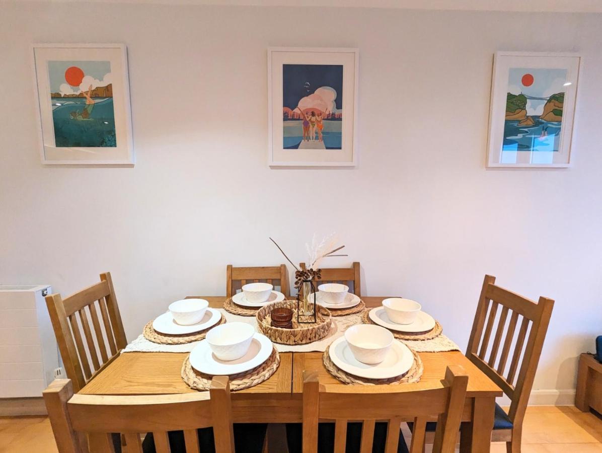 Apartment 100M From Fistral Beach- Underground Parking-Surf Shower & Locker- Sleeps 6 New Quay Екстериор снимка