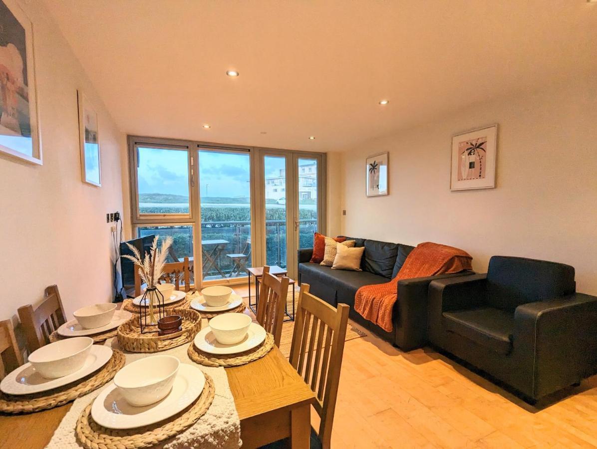 Apartment 100M From Fistral Beach- Underground Parking-Surf Shower & Locker- Sleeps 6 New Quay Екстериор снимка